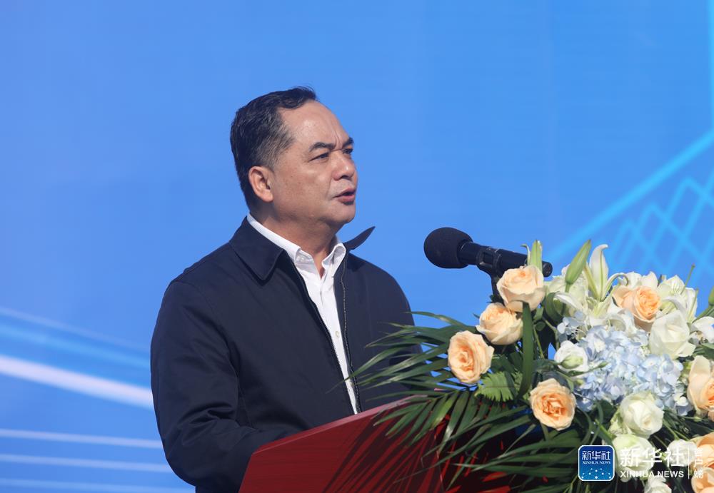 自治区党委宣传部副部长,文化和旅游厅厅长甘霖致辞