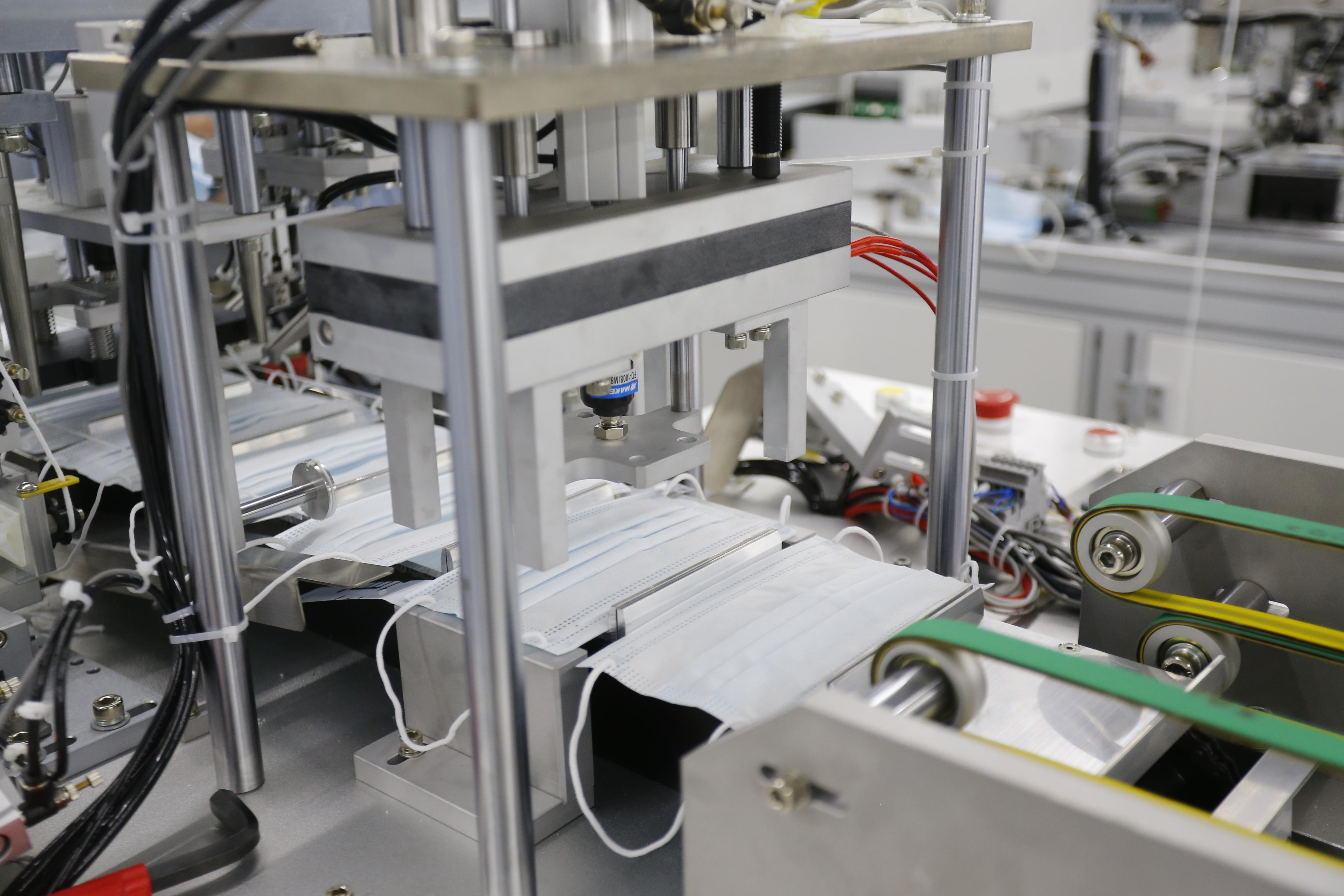 中马钦州产业园区首条口罩生产线试产成功